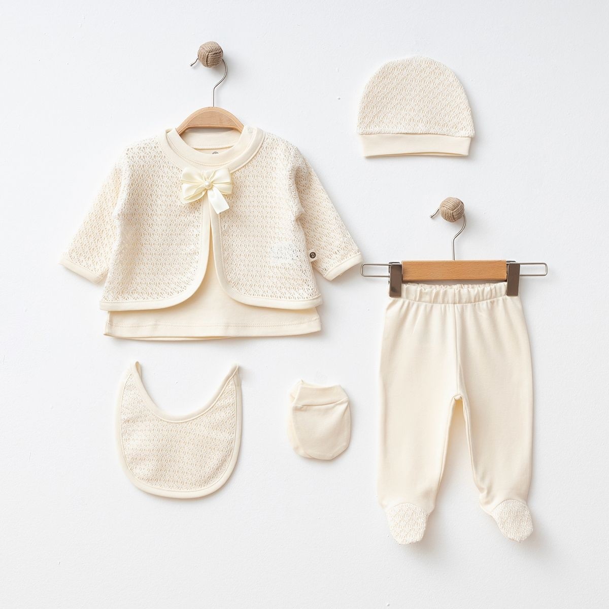 5'li Kız Bebek Örme Pelerinli Set (Krem-Pembe-Ekru)