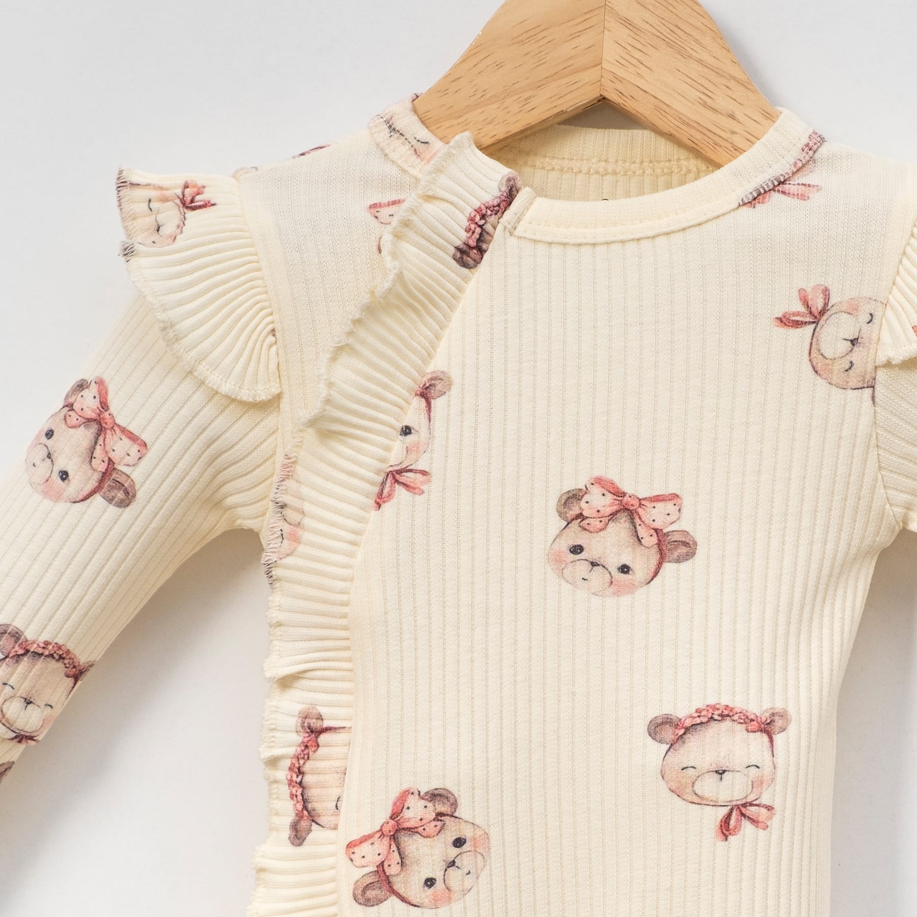 2'li Kız Bebek Ayıcık Desenli Fırfır Detaylı Tulum ve Bandana Set 