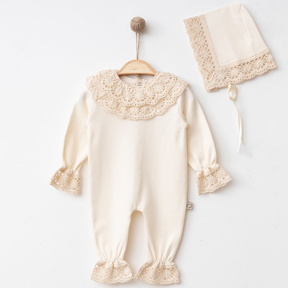 2'li Kız Bebek Dantelli Krem Tulum Şapka Set
