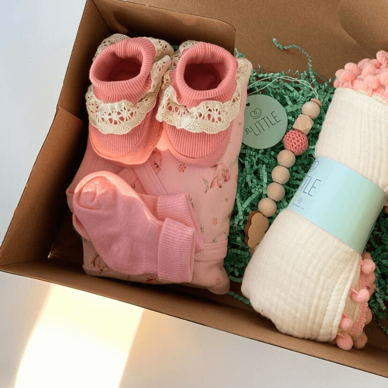 10'lu Jr. Rabbits, Dantelli Patik, Ponponlu Battaniye ve Taraklı Yeni Doğan Set