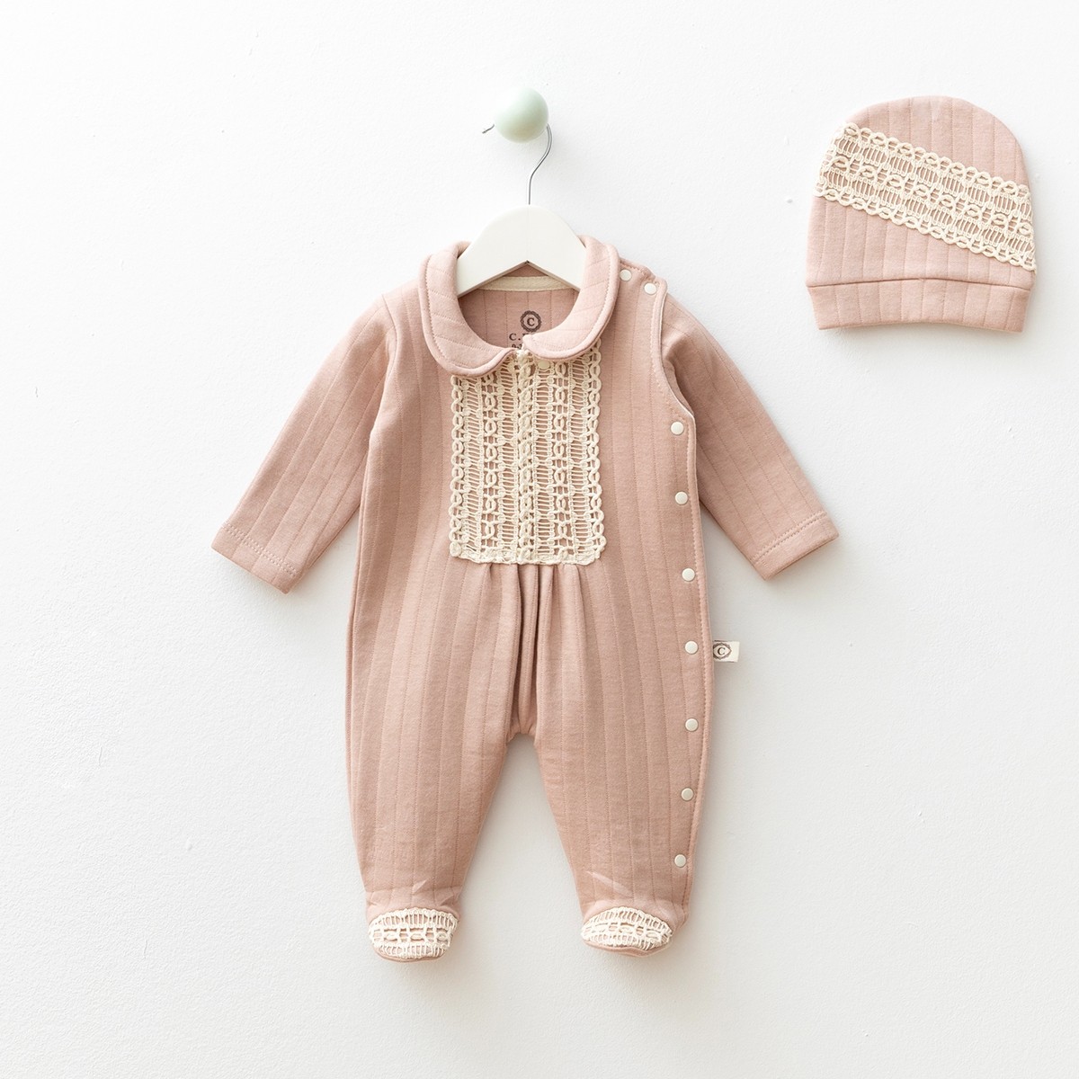Kız Bebek Kapitone Dantelli Şapkalı Tulum Set