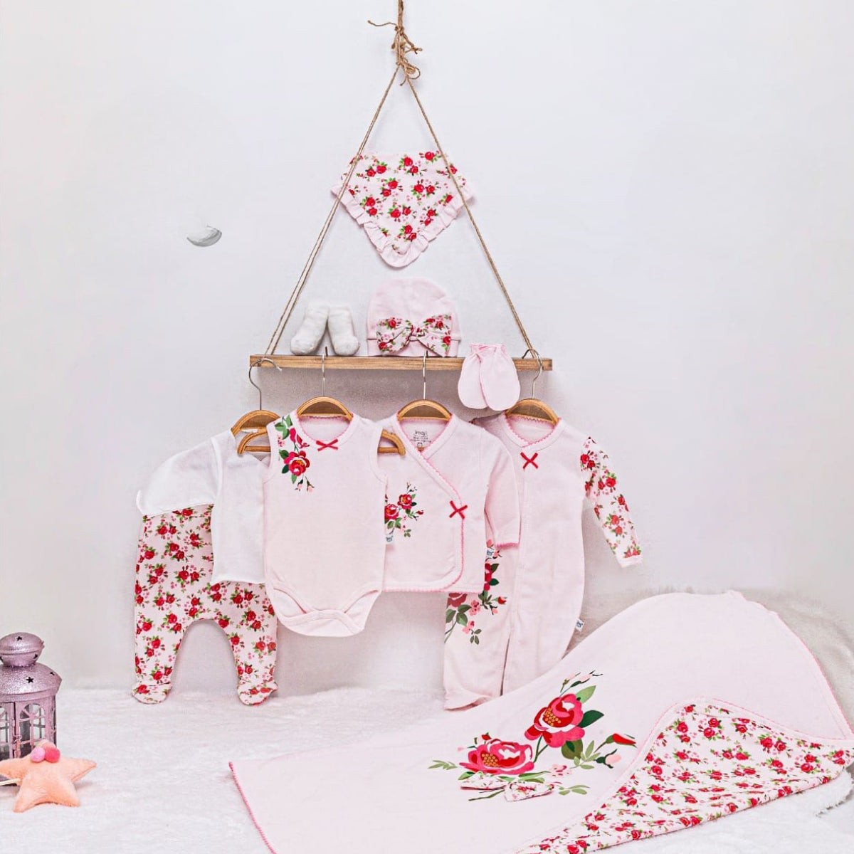 10'lu Kız Bebek Gül Desen Pudra Hastane Çıkışı Set