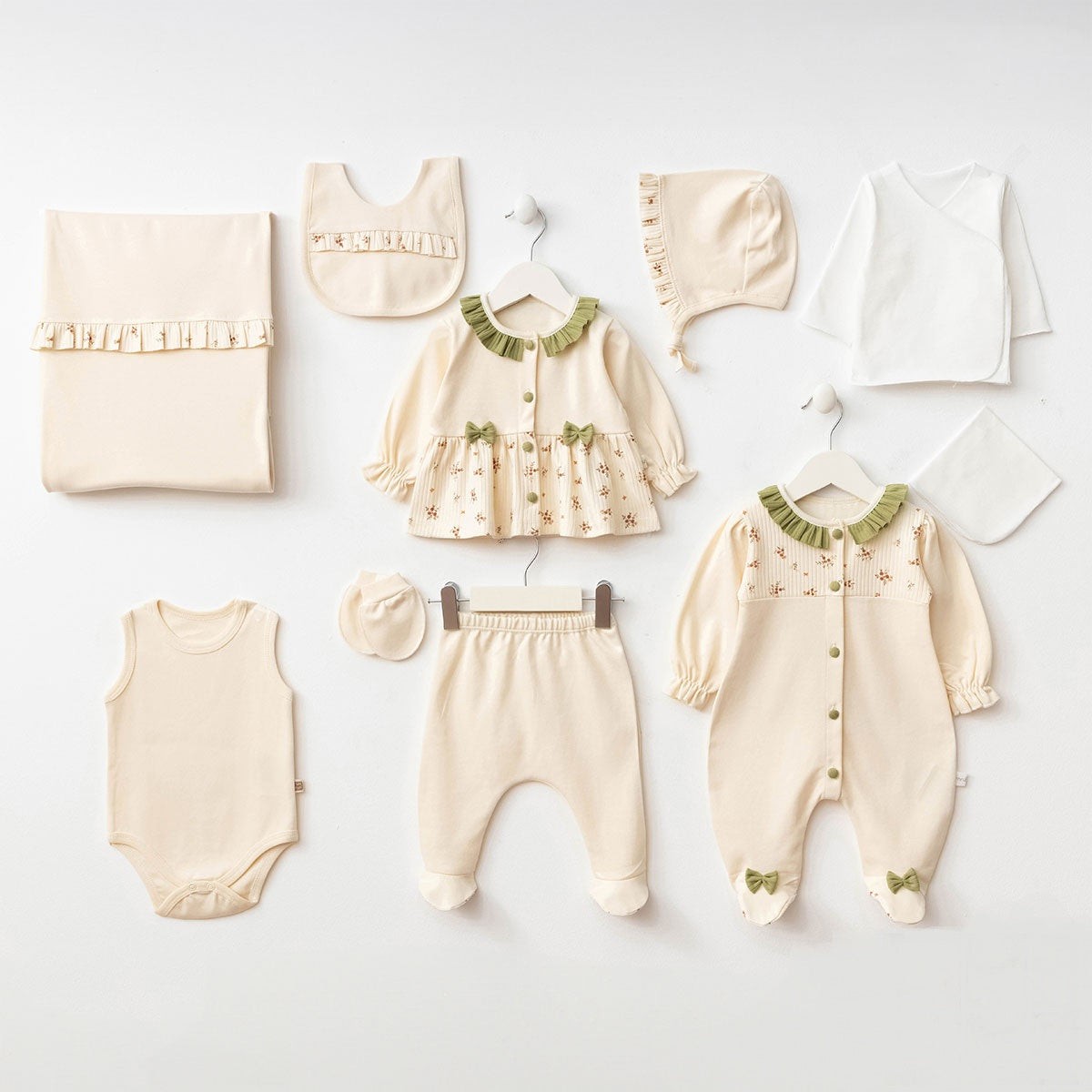 10'lu Kız Bebek Çıtır Çiçekli Hastane Çıkışı Set (Yeşil-Kahve)