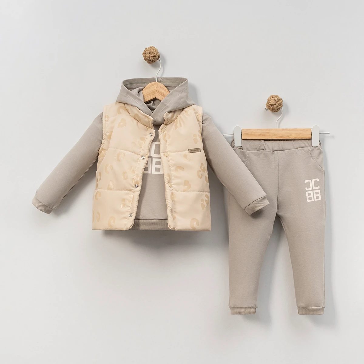 3'lü Erkek Bebek Kapüşonlu Sweat Yelekli Takım (Kahve-Krem)