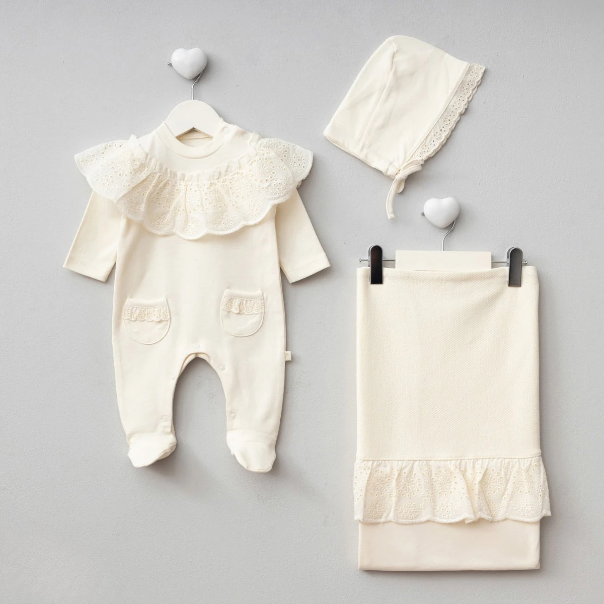 3'lü Kız Bebek Brondeli Tulumlu Hastane Çıkışı (Ekru-Krem-Somon)