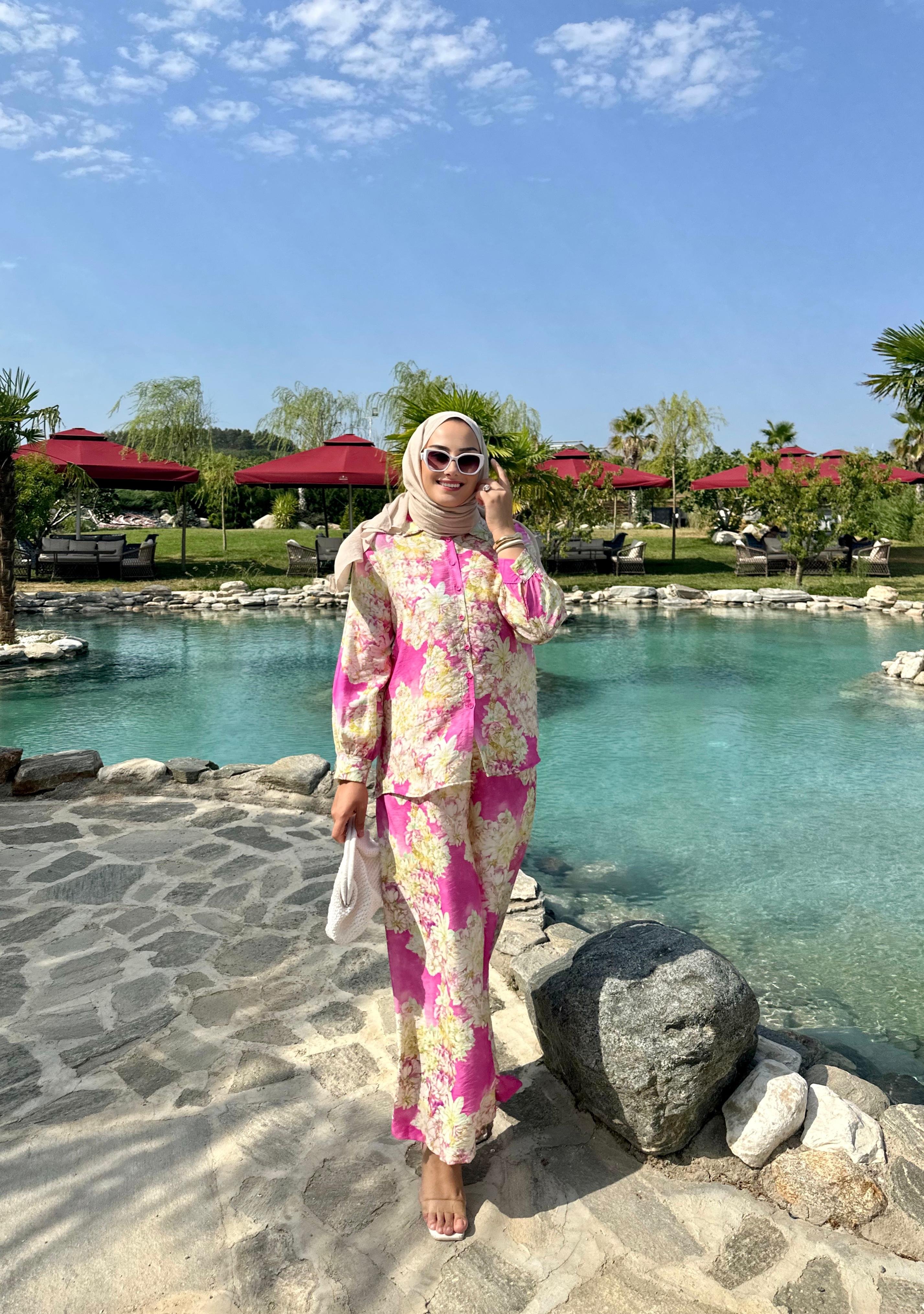 Mariella Pembe Takım