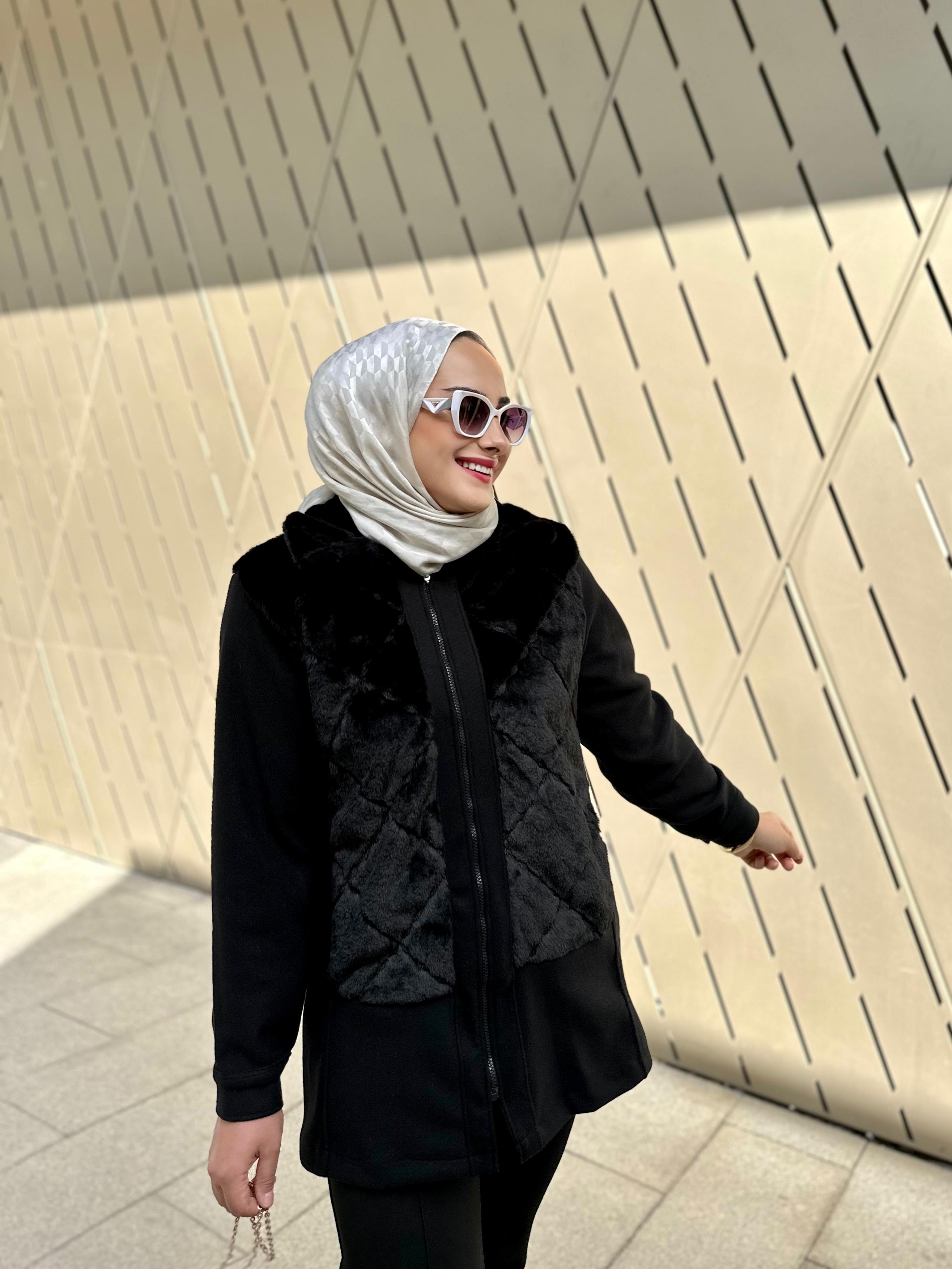Peluş Detaylı Kaşe Siyah Mont