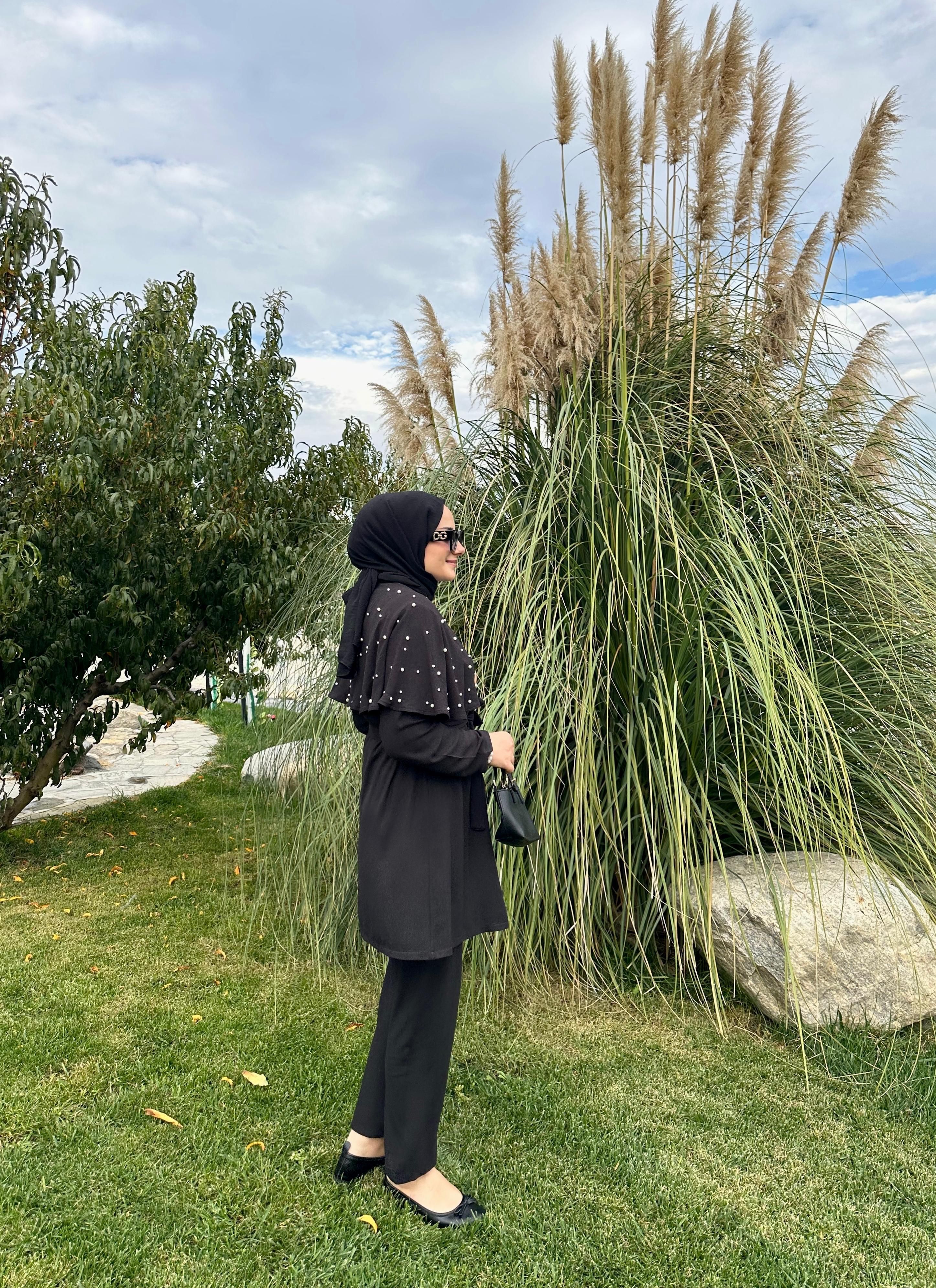 İncili Siyah Takım