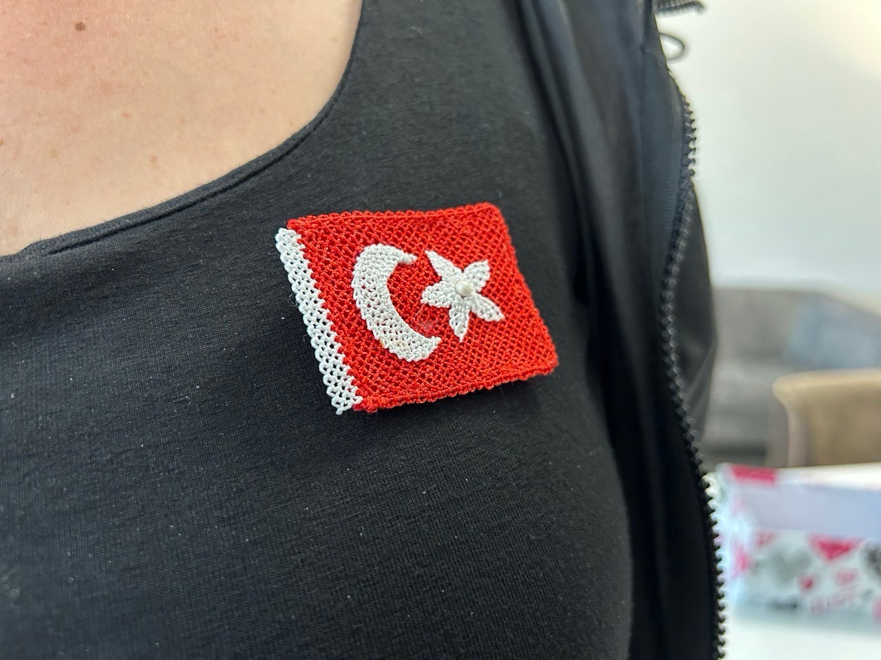 İğne Oyası Türk Bayrağı Rozet