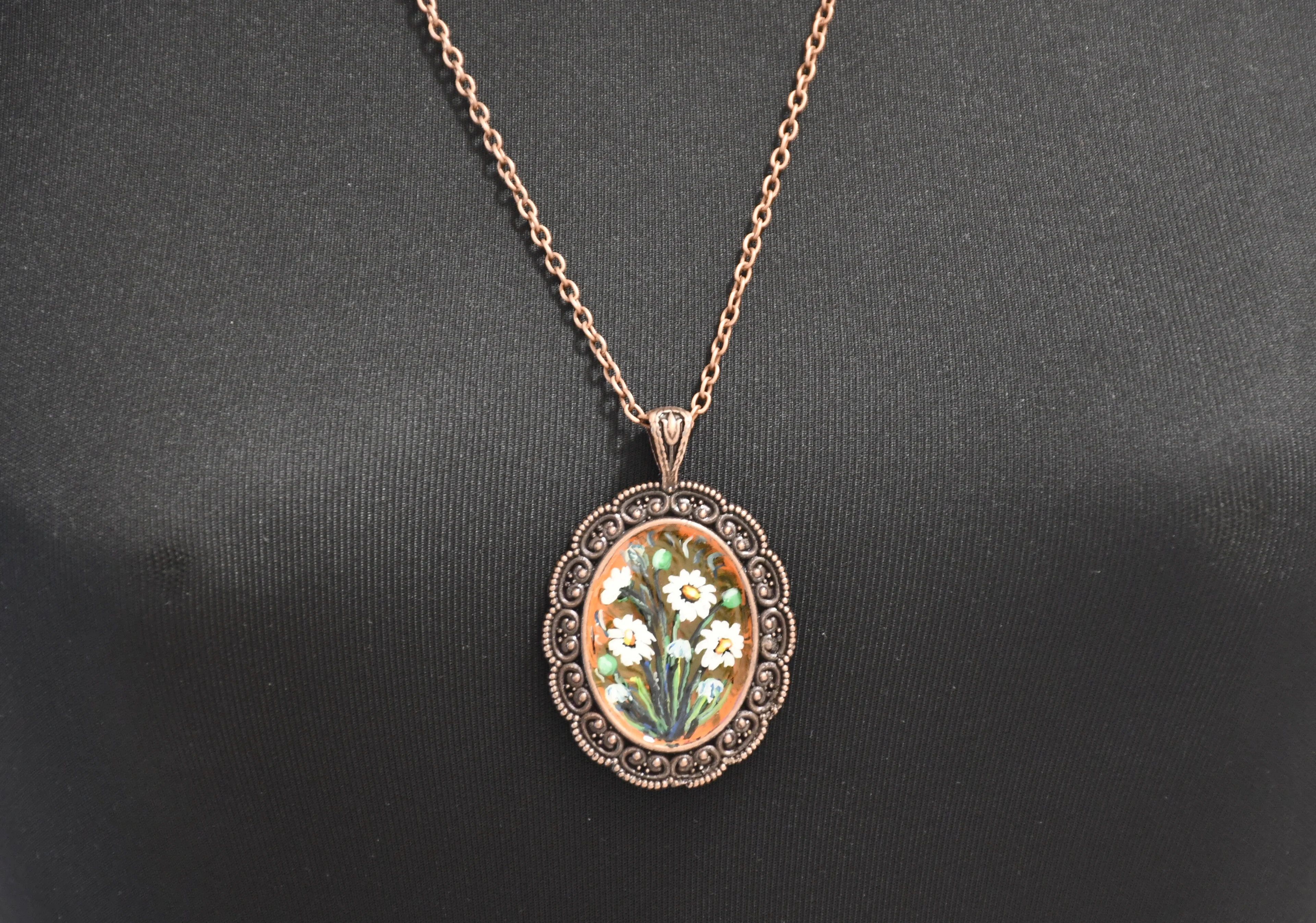 Papatya Desenli Kolye