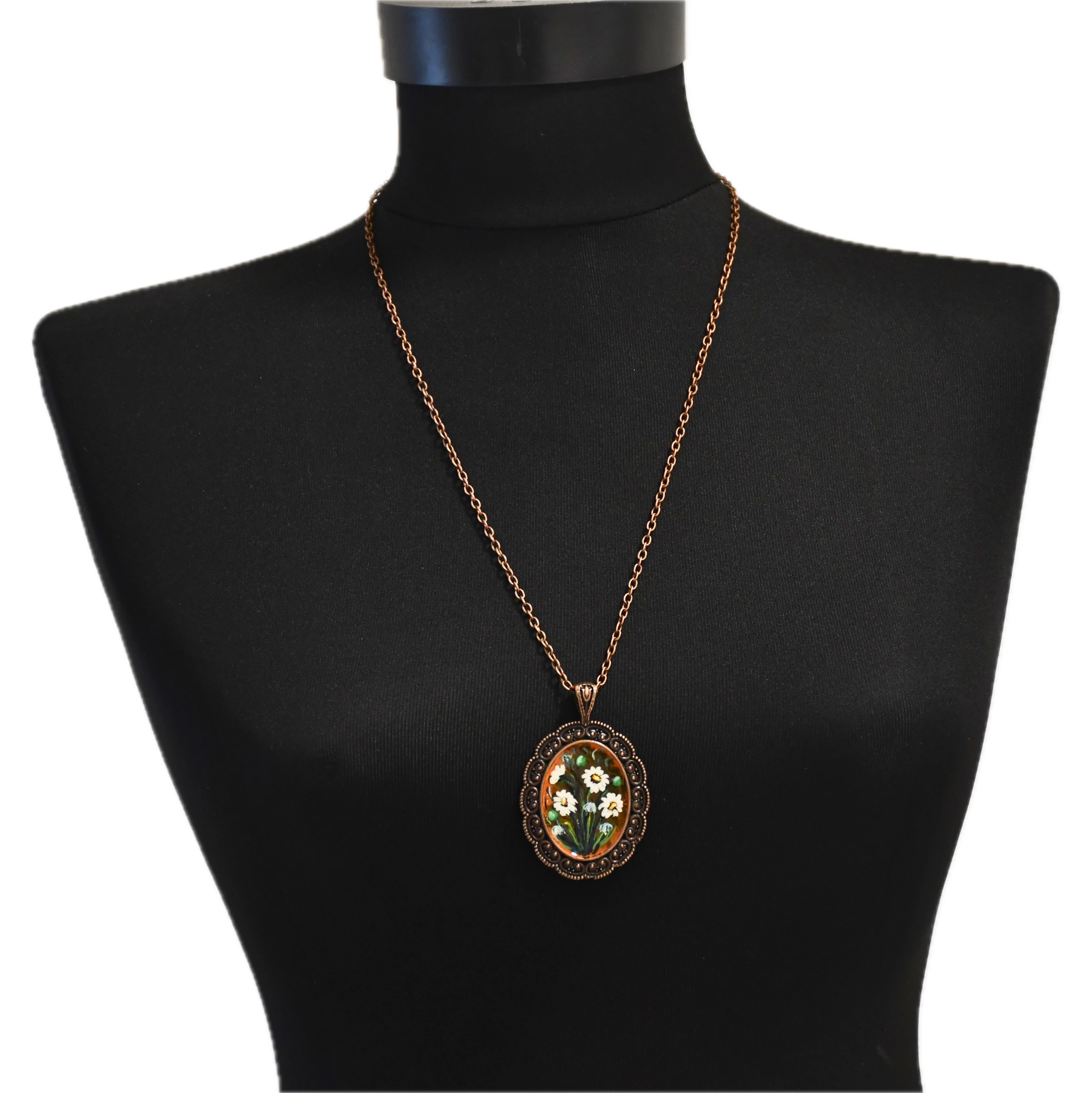 Papatya Desenli Kolye