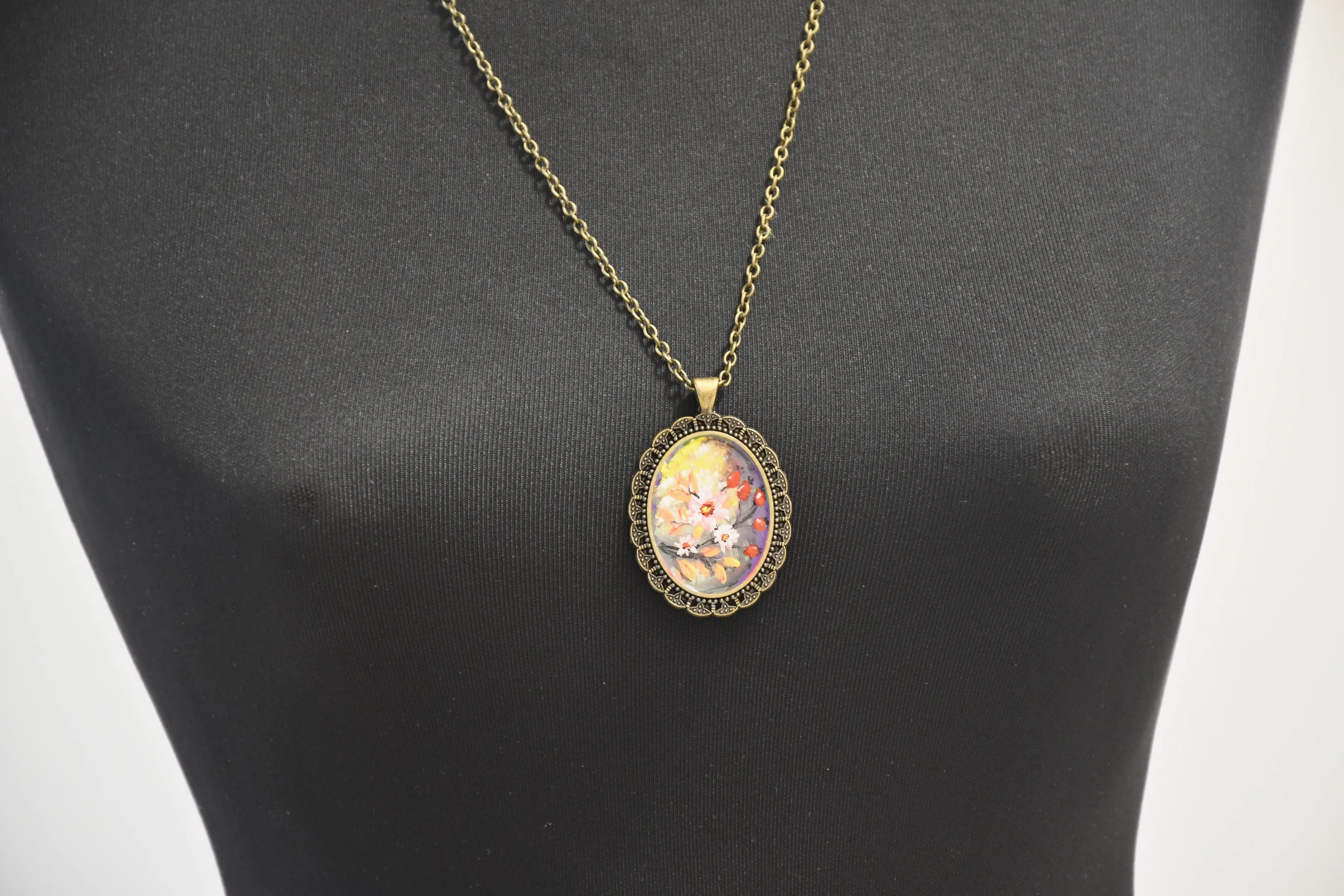 Renkli Çiçek Desenli Kolye