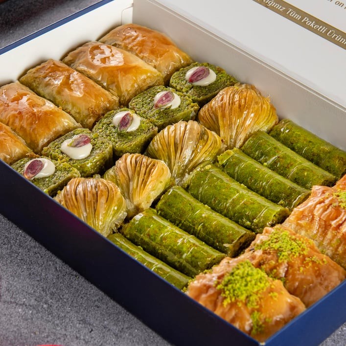 Hediyelik Özel Fıstık Karışık Baklava 1,1 Kg