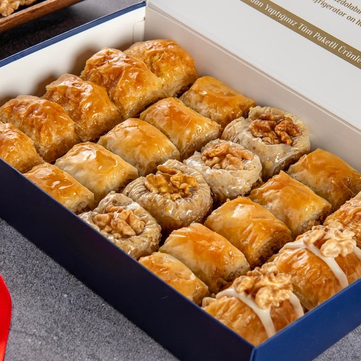 Standart Kutuda Ceviz Karışık Baklava