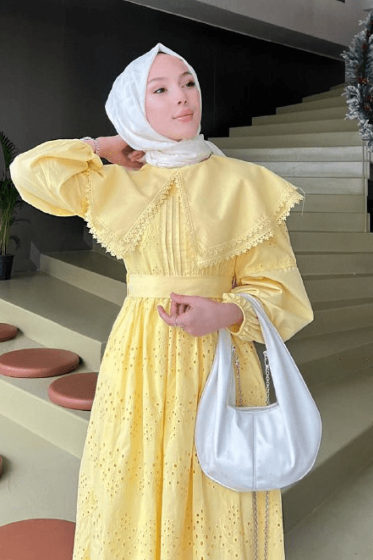 Pelerin Yaka Broderie Detaylı Elbise - Sarı