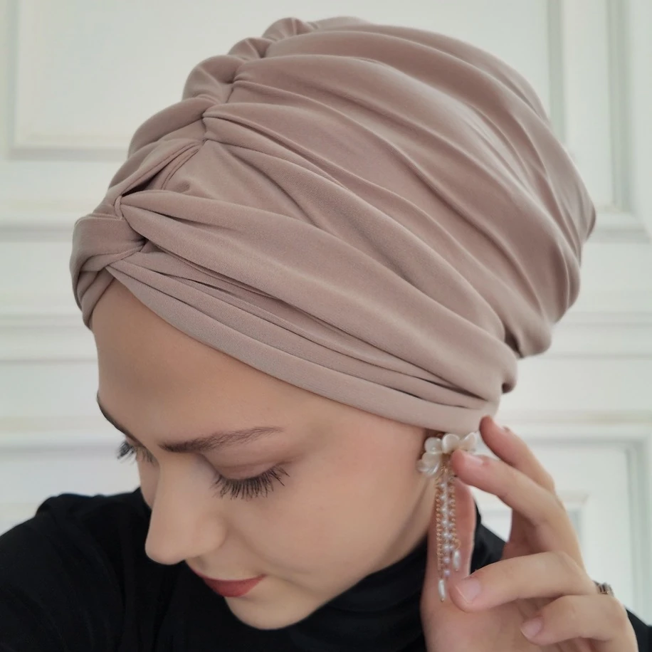 Bej düğüm dolgulu hazır bone