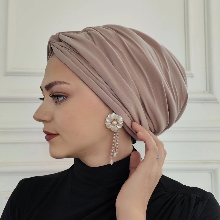 Bej düğüm dolgulu hazır bone