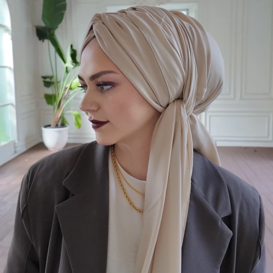 Bej şallı dolgulu hazır bone