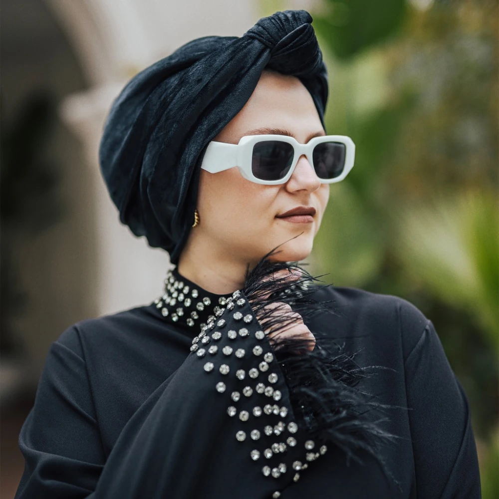 Siyah kadife düğüm bone