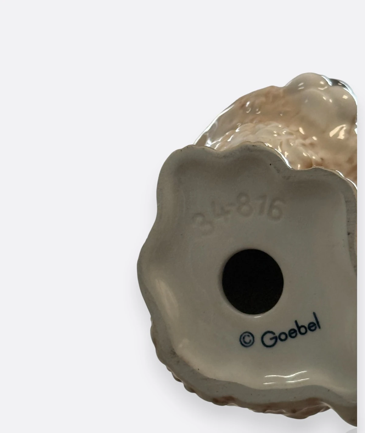 Goebel Almanya – El Boyaması Porselen Tavşan Figürü