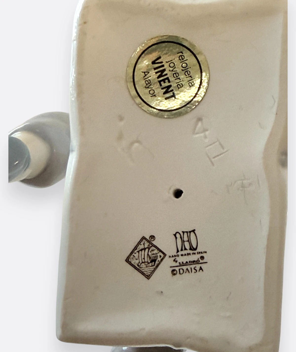 Nao by Lladró –  Porselen Figür“Newsboy” (Gazete Okuyan Çocuk)