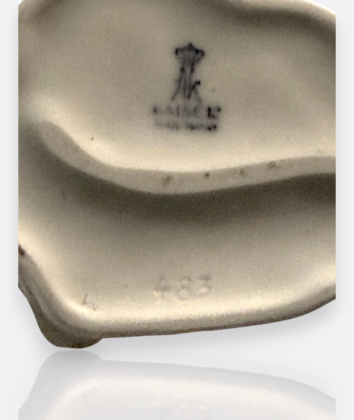 Kaiser Porzellan Almanya – “Two Ducks” Bisque Porselen Figür (Model 483)