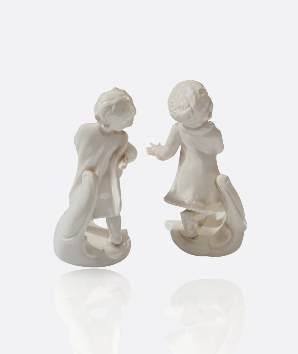 Goebel W. Germany – “Children with Flowers” Porselen Figür Çifti