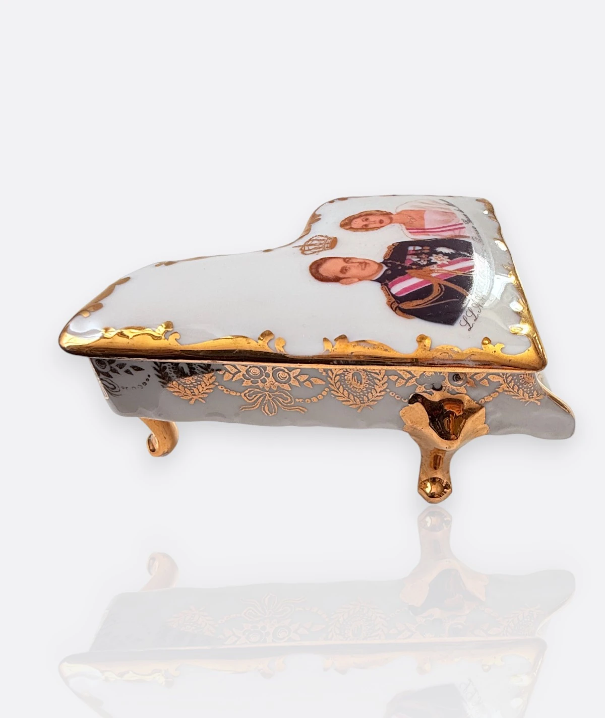 Limoges France Porcelaine d’Art RP Monte Carlo – Prens Rainier ve Prenses Grace Porselen Piyano Kutu