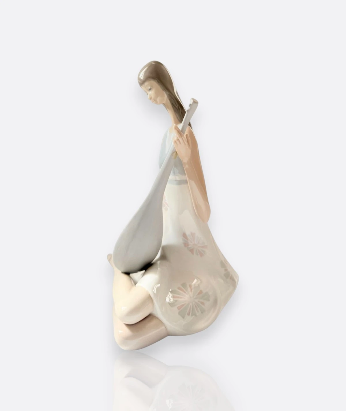 Lladró –  Porselen Figür “Girl with Lute” (Spain, 1970s)