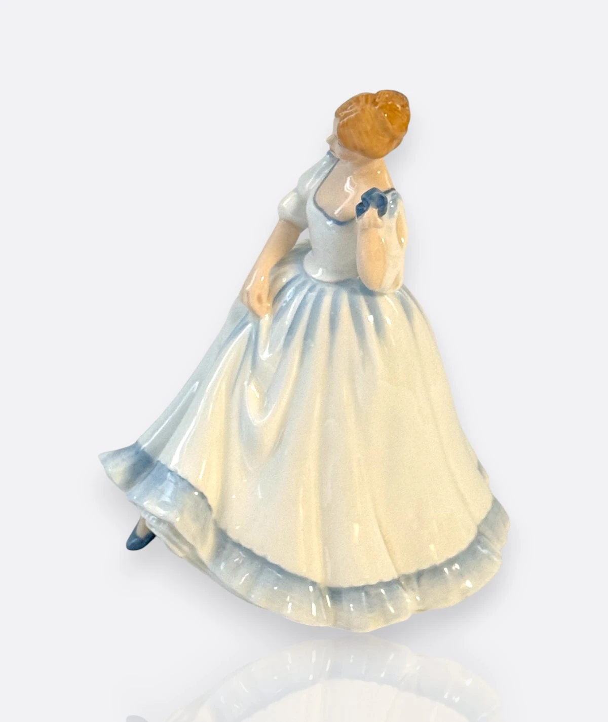 Royal Doulton – “Paula” Porselen Figür  (HN 3234, New Colourway 1990)