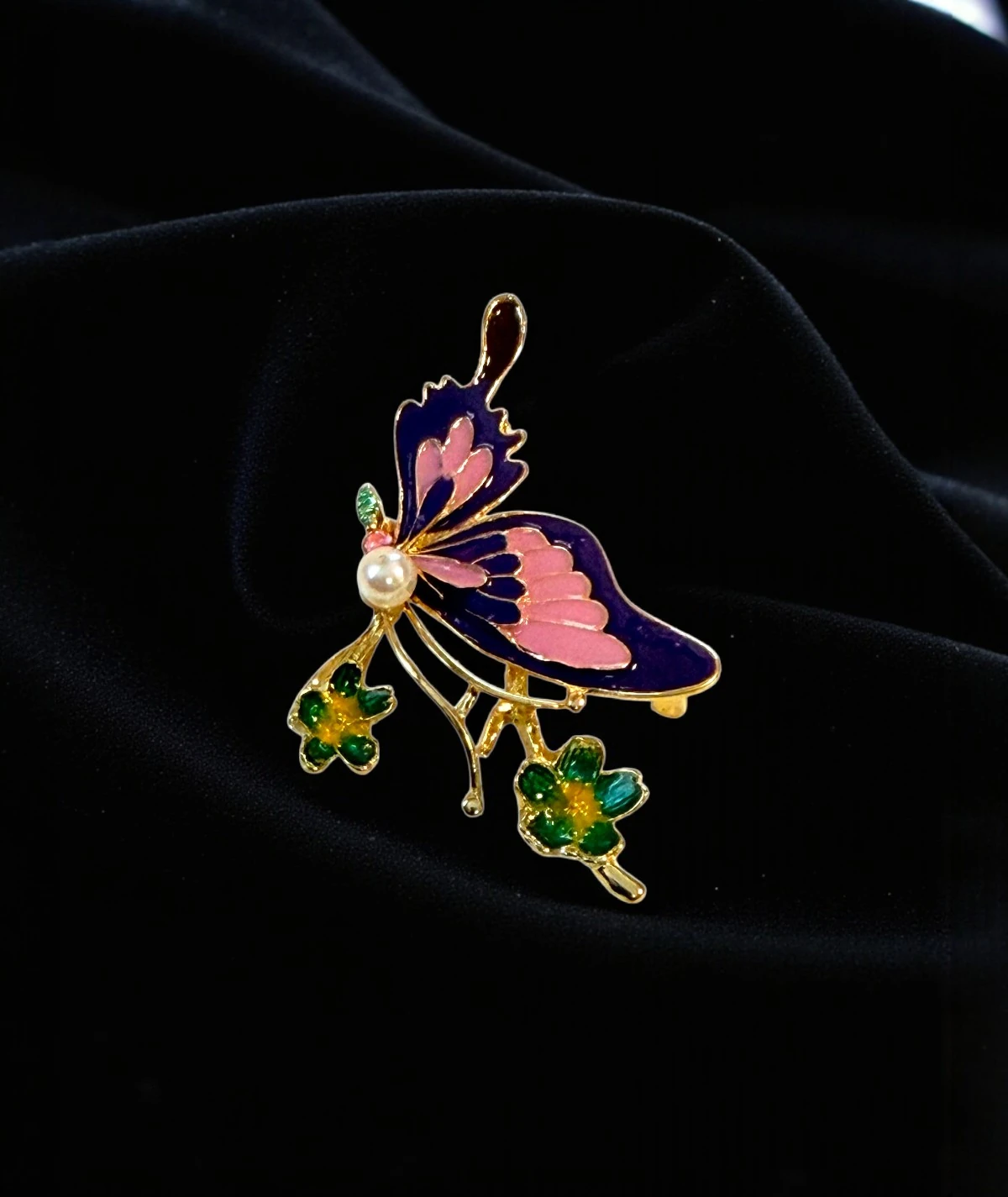 Mor ve Pembe Mine İşlemeli Kelebek ve Çiçek Figürlü Broş