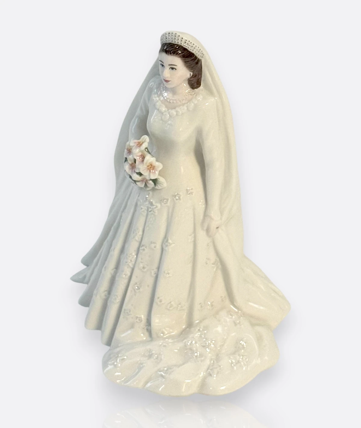 Royal Worcester – “Queen Elizabeth II Diamond Wedding Anniversary” (2007)