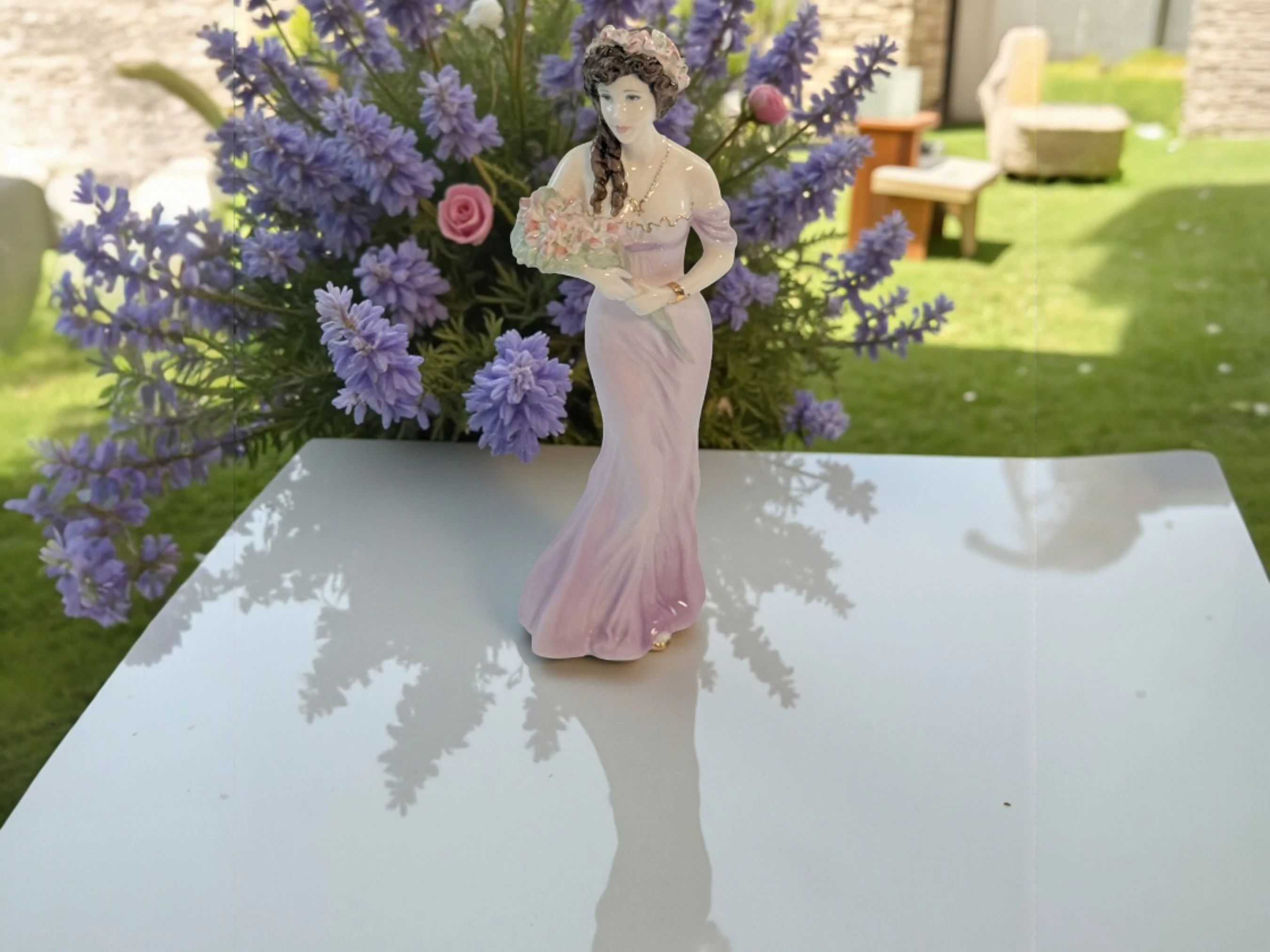 Coalport “Lily” – Porselen Figür Flowers of Love Collection (1995)