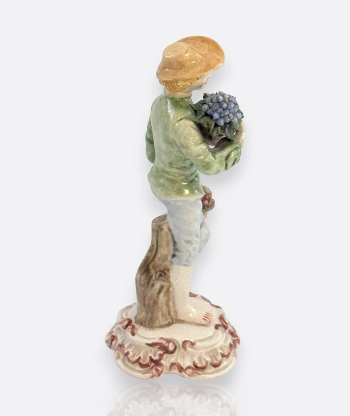 El Yapımı İtalyan Porselen Figür – “Çiçek Toplayan Genç” (1950’ler)