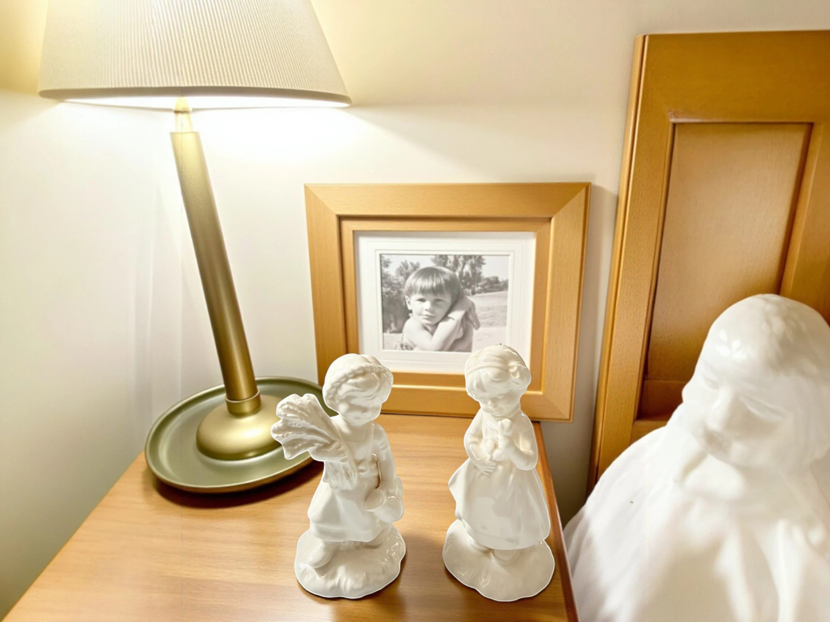 Goebel W. Germany – “Children with Flowers” Porselen Figür Çifti