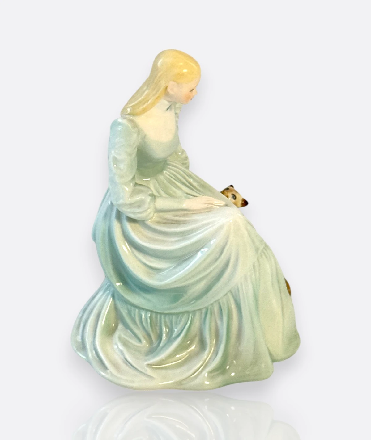 Coalport – “Girl with Cat” Porselen Figür  (Bone China, England)