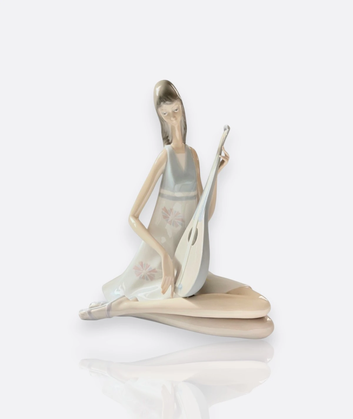 Lladró –  Porselen Figür “Girl with Lute” (Spain, 1970s)