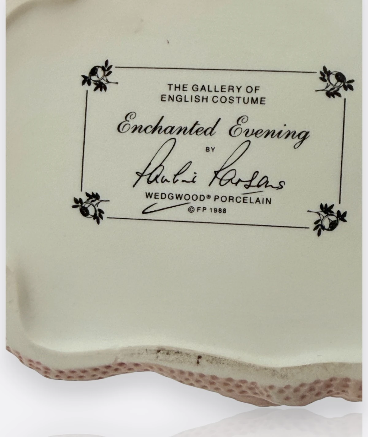 Wedgwood –  Porselen Figür“Enchanted Evening” (1988)