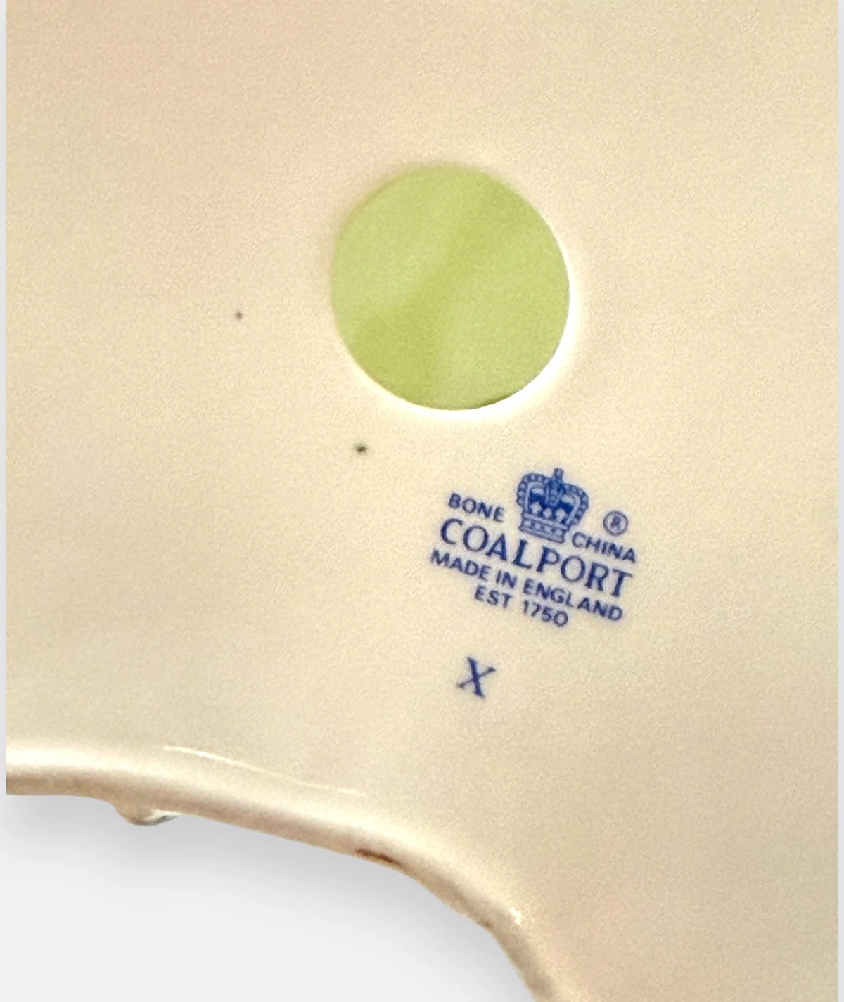 Coalport – “Girl with Cat” Porselen Figür  (Bone China, England)