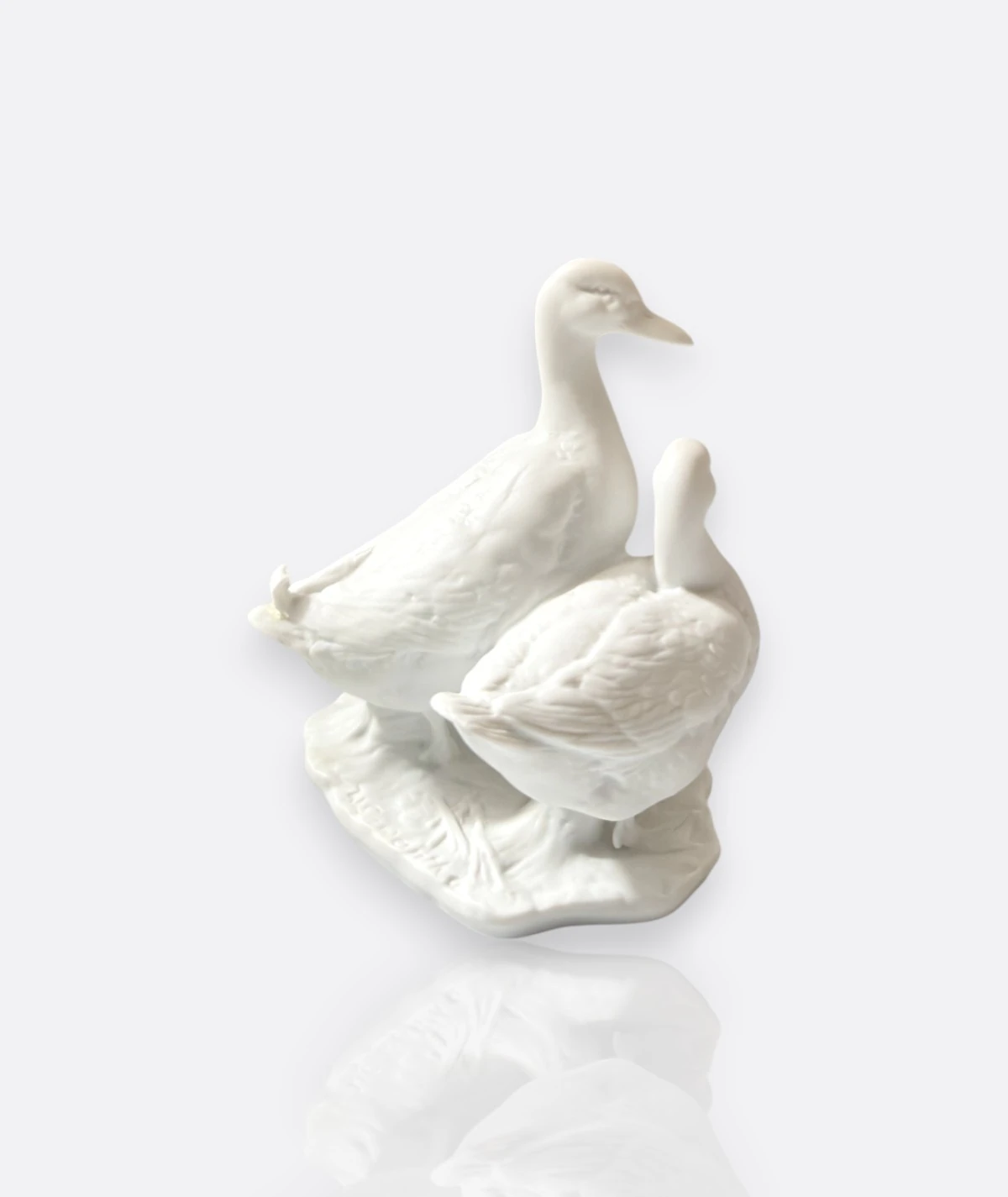 Kaiser Porzellan Almanya – “Two Ducks” Bisque Porselen Figür (Model 483)