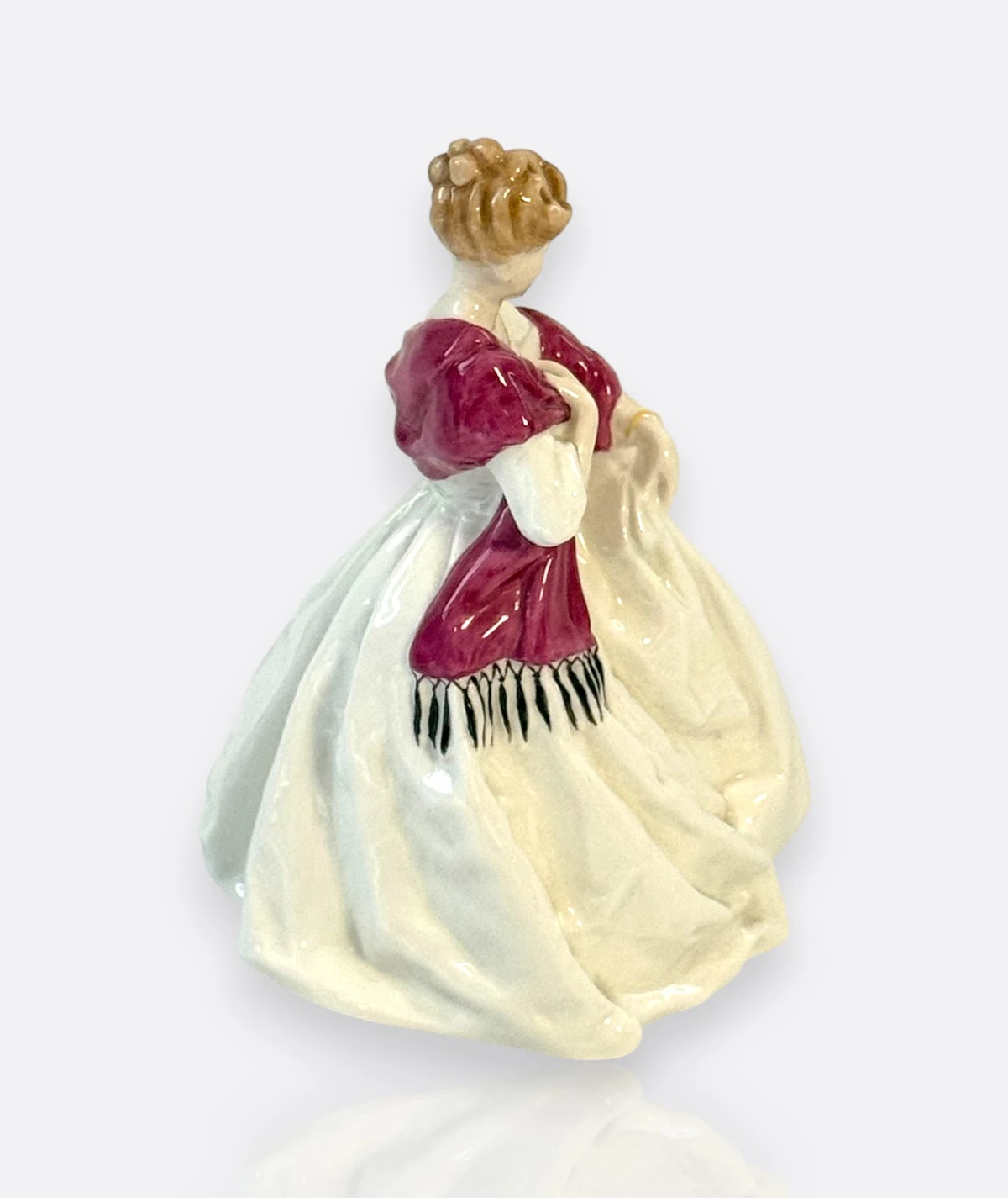 Royal Worcester – Porselen Figür  “First Dance” (F.G. Doughty, No. 3629)