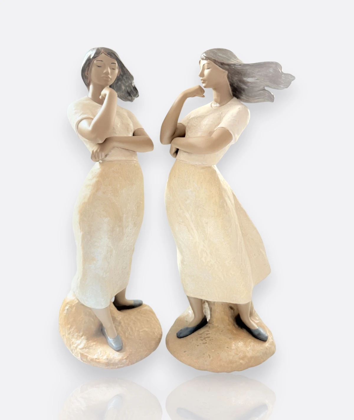 Lladro Handmade in Spain Gres Porcelain  2 li Kadın Figür – 2008 Daisa – Modern Matte Finish 