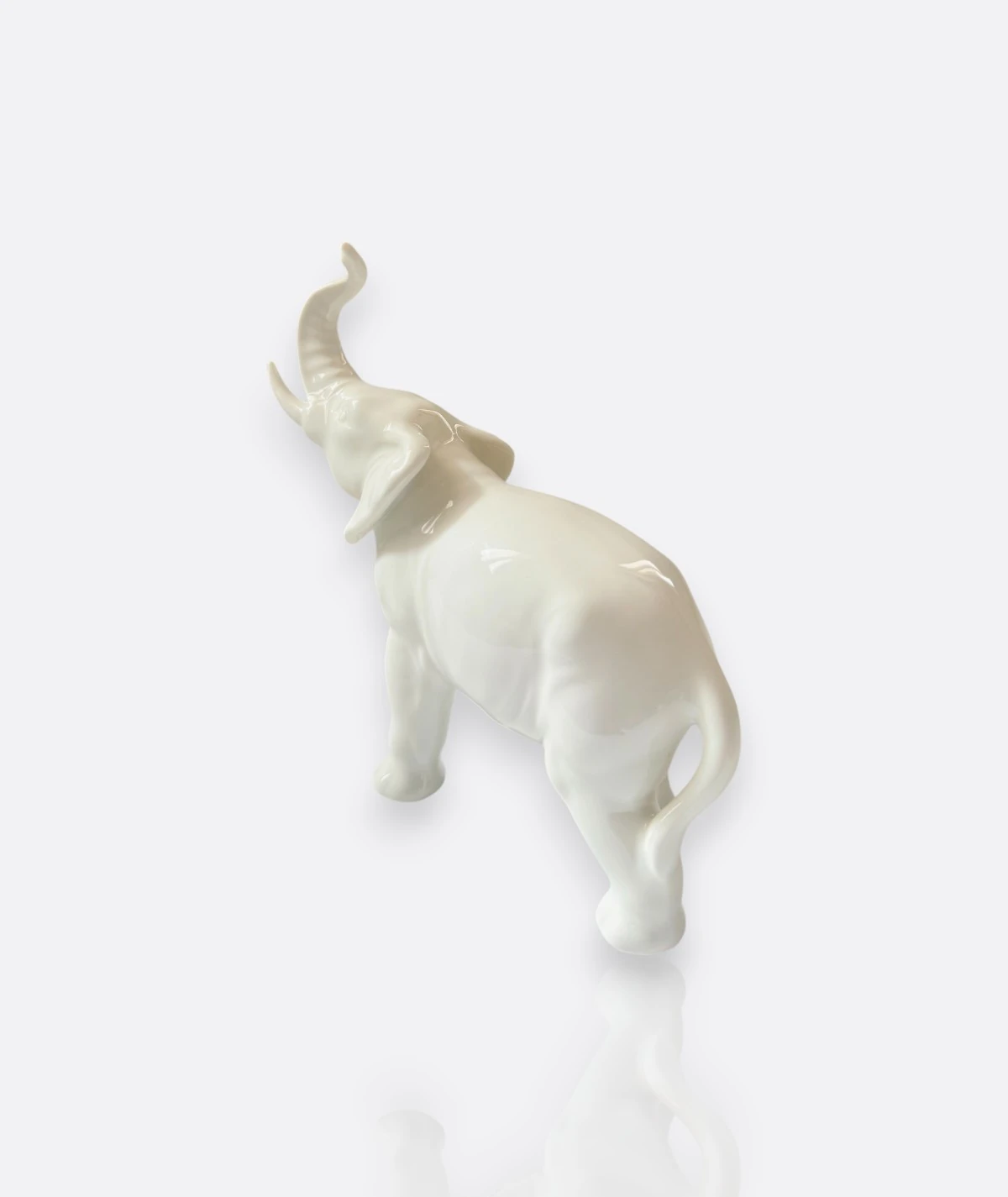 Wallendorf 1764 Almanya – El Yapımı Porselen Fil Figürü