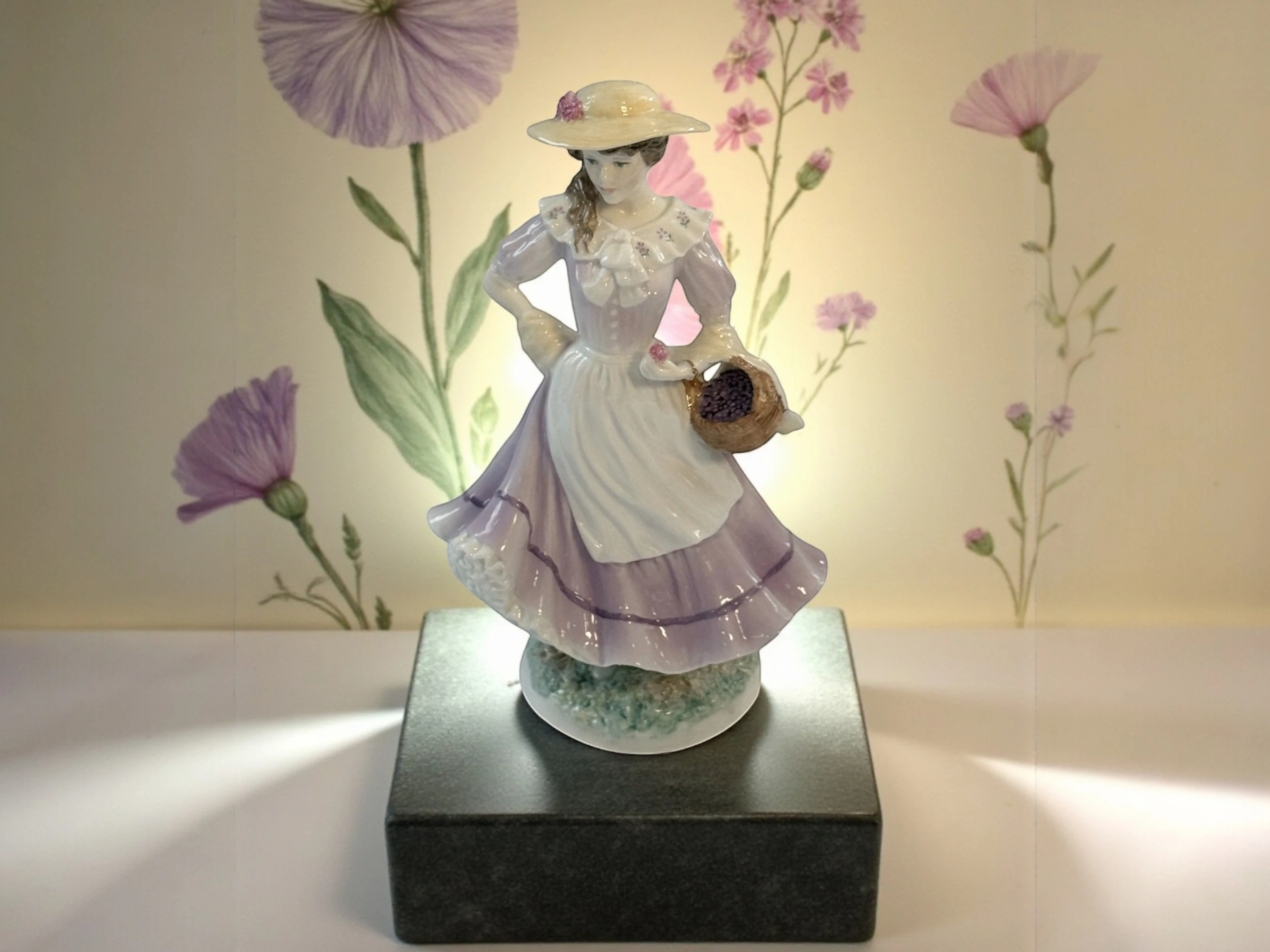 Royal Worcester “Autumn” –  Porselen FigürThe Four Seasons Collection (1991)