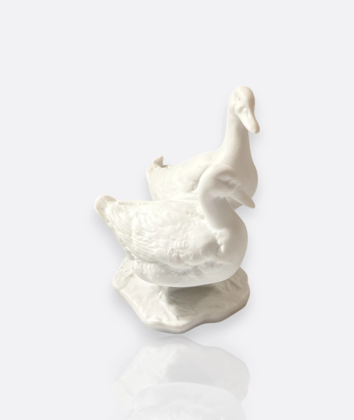 Kaiser Porzellan Almanya – “Two Ducks” Bisque Porselen Figür (Model 483)