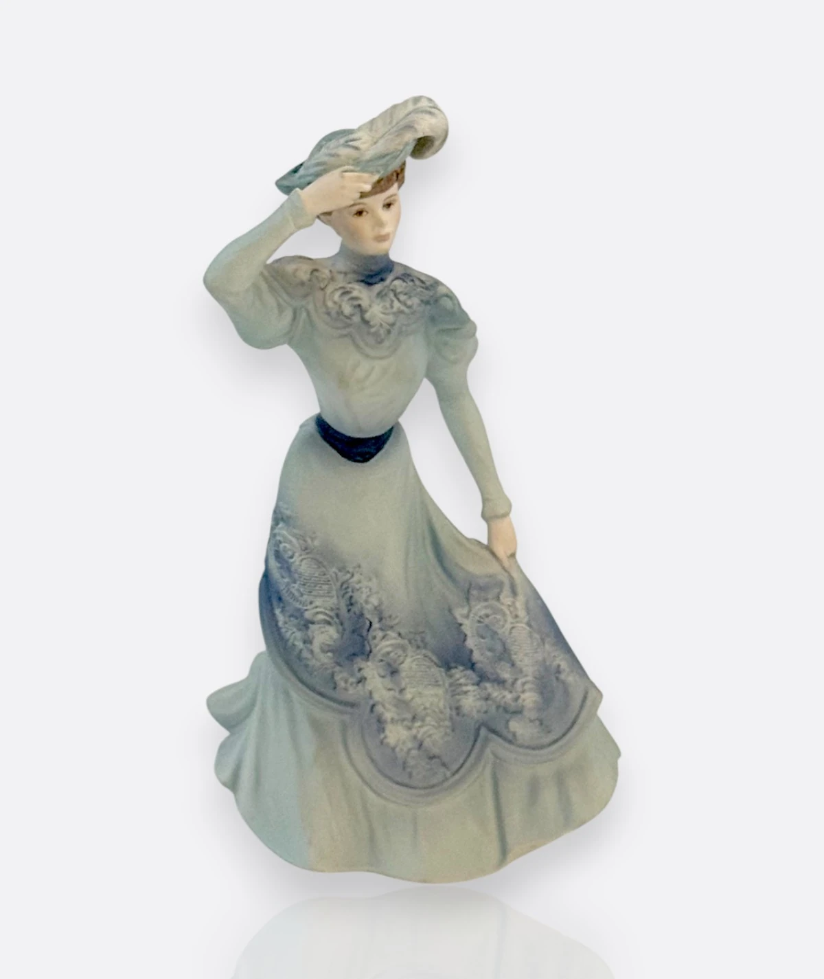 Coalport – Danbury Mint “Victoria” Porselen Figür (Elegant Ladies Collection, İngiltere)