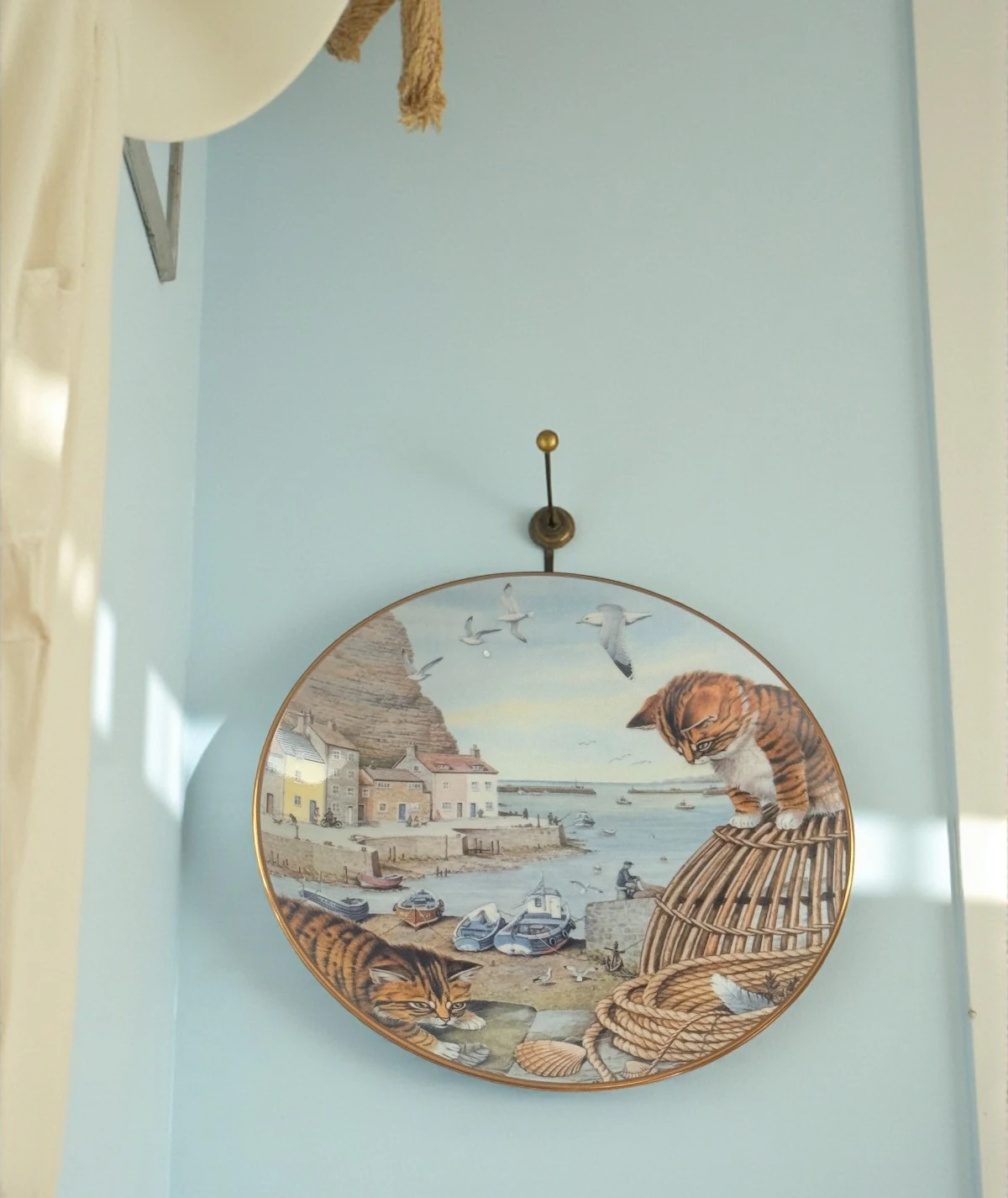 Royal Worcester – “Fisherman’s Harbour” (All Creatures Great and Small Serisi, 1987)