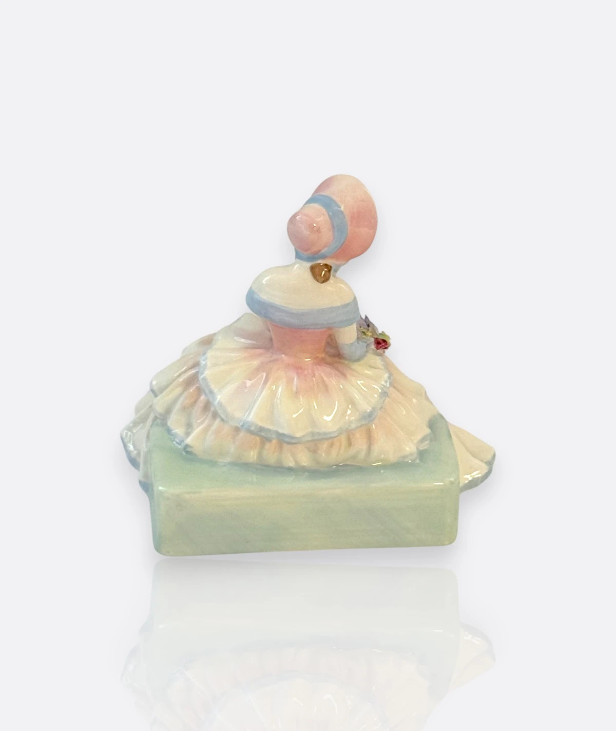 Royal Doulton – Porselen Figür  “Daydreams” (HN 1731, 1935)