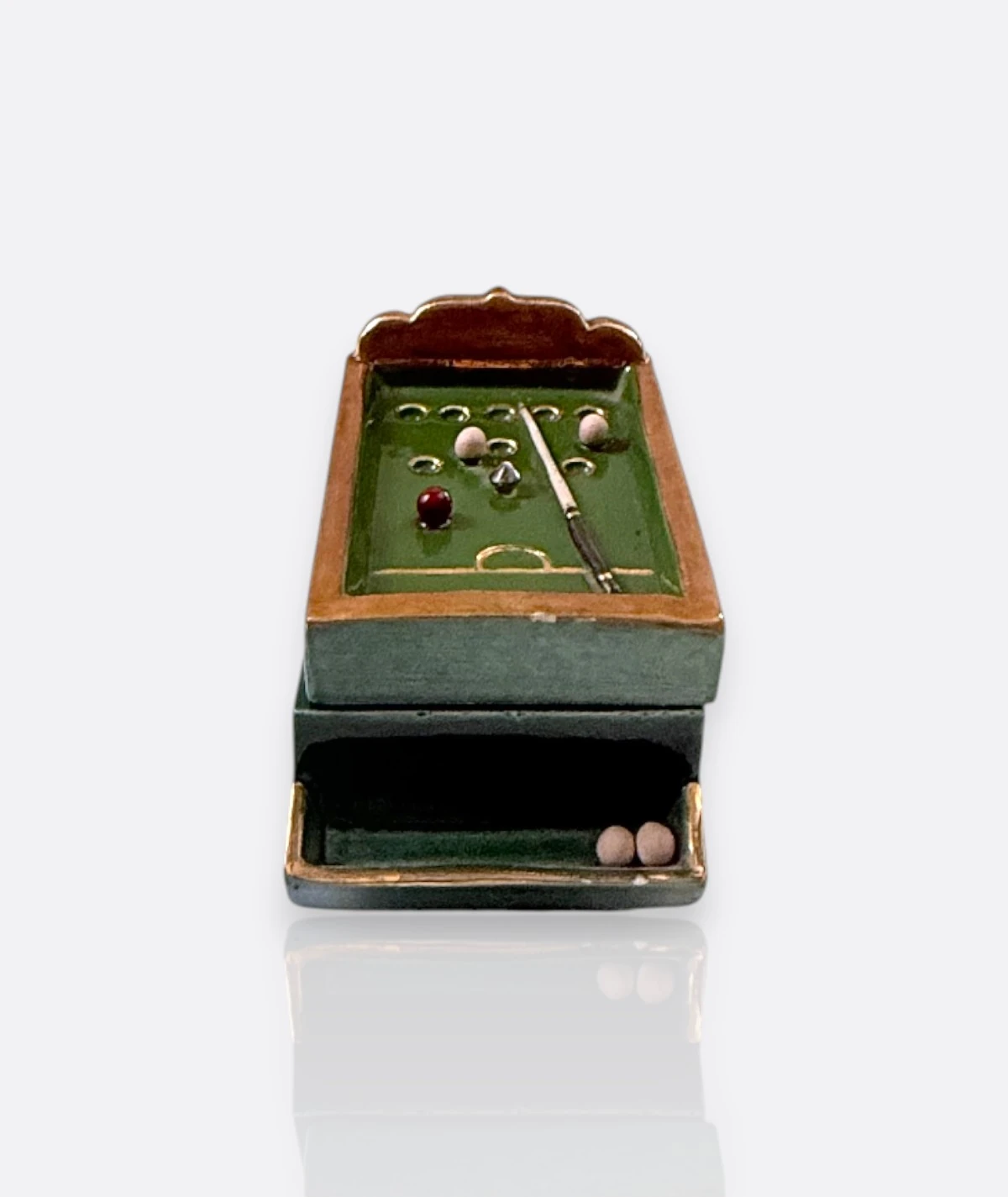 El Yapımı Seramik Bilardo Masası Sigaralık 