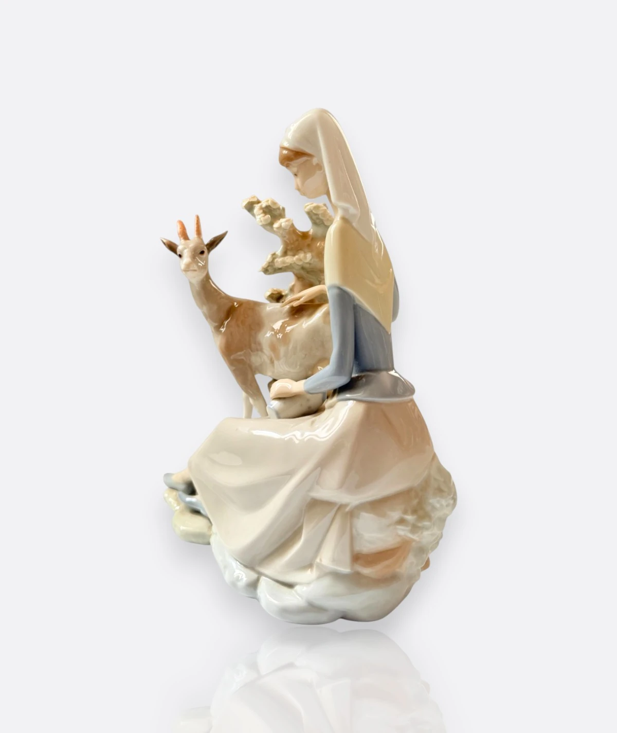 Lladró –  Porselen Figür “Shepherdess with Deer” (Spain, 1970s)